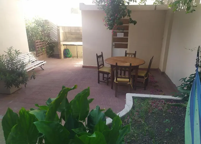 Amplia Casa Familiar Con Patio
